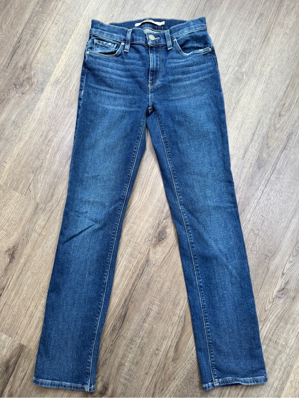 Hudson Nico Mid-Rise Straight Ankle Jeans in Elemental Wash 24